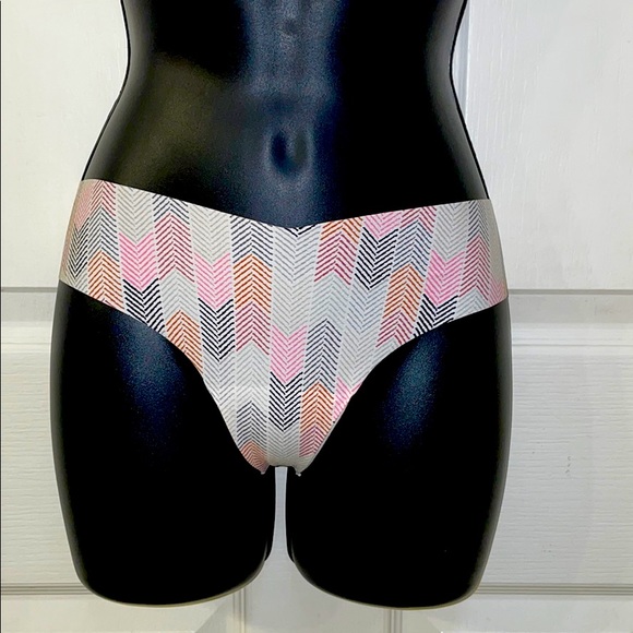 PINK VS Thong Panty - Picture 1 of 2